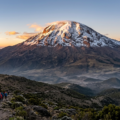 Klatring til toppen af Mount Kilimanjaro: forberedelse og erfaring